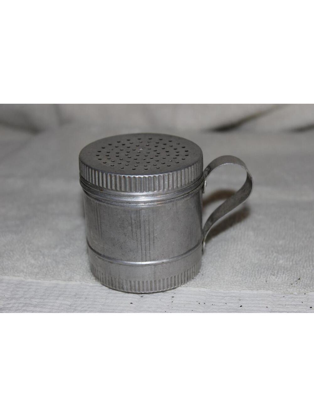 VINTAGE ALUMINUM SHAKER SIFTER 2.5” TALL SCREW ON LID 1 HANDLE GREAT CONDITION